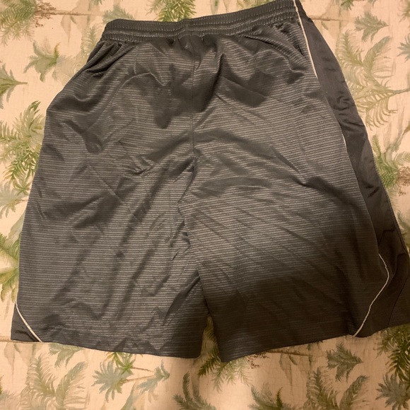 COPY - men’s nike basketball shorts - Picture 2 of 3